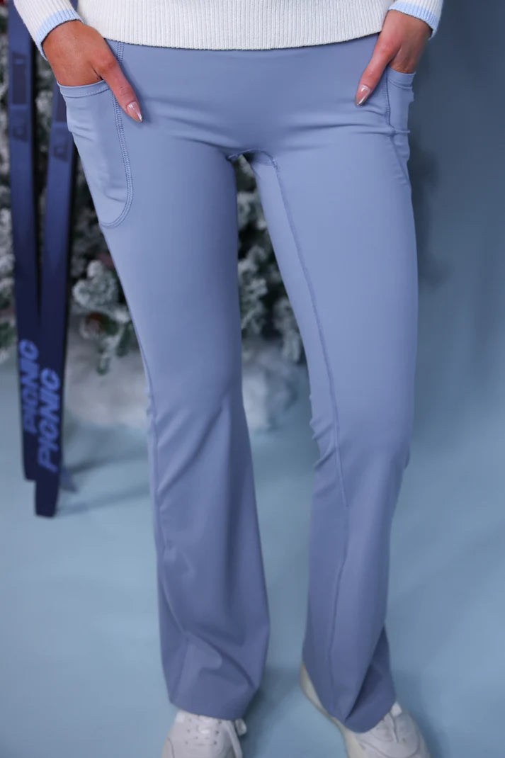 The Everyday Compression Flared Leggings - Icy Gray