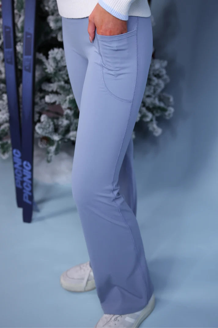 The Everyday Compression Flared Leggings - Icy Gray